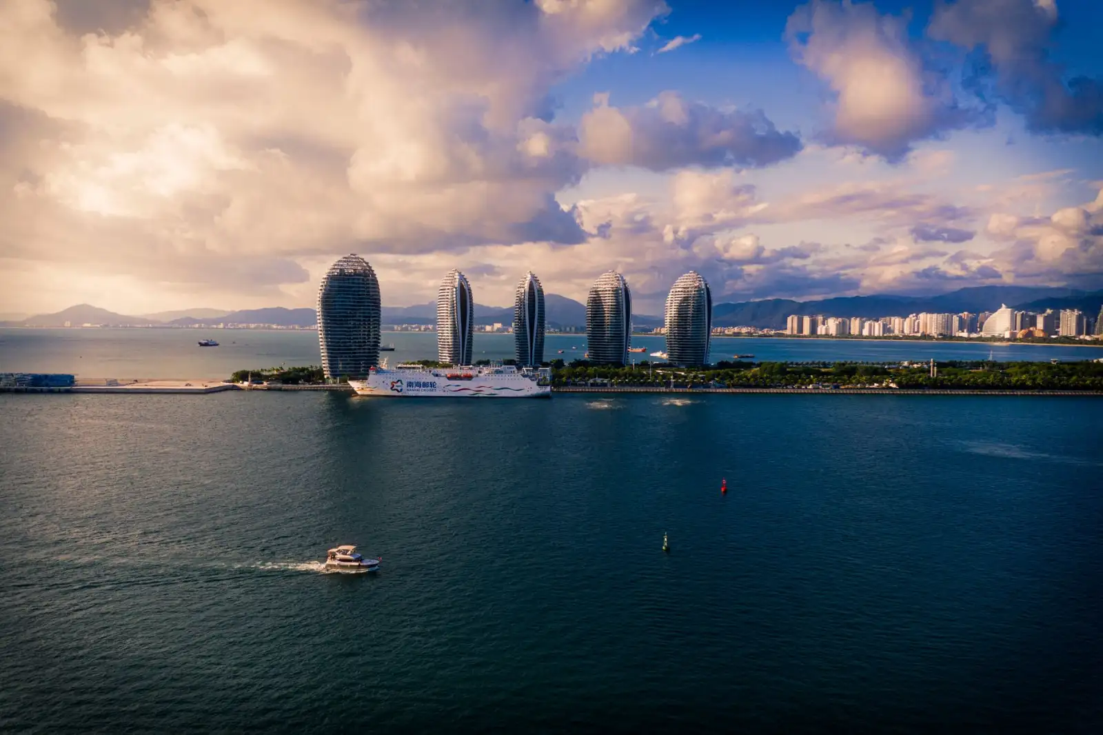 呼叫中心话务台设备选型与配置指南：提升客服效率的关键因素